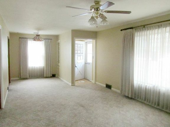 4th image of 655 Big Horn Ave