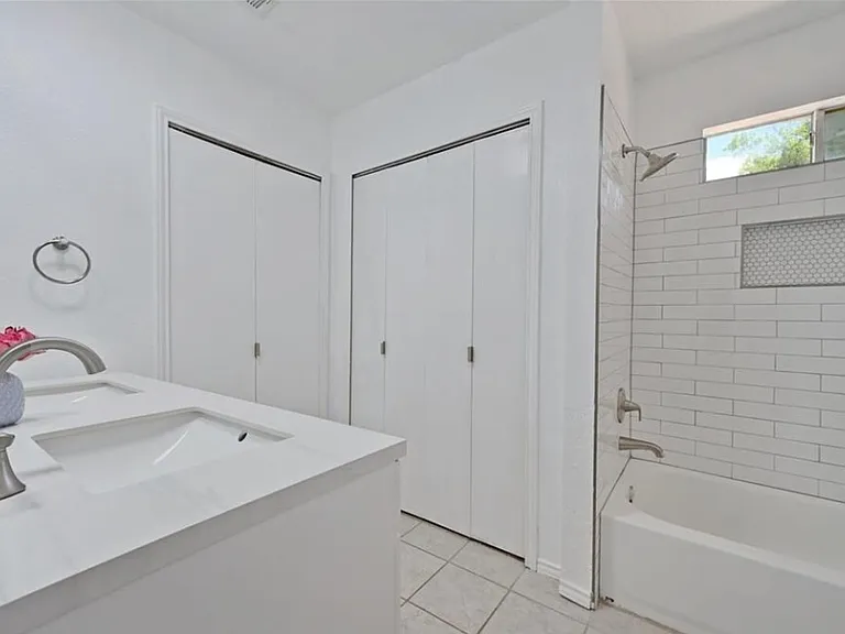 9601 Holly Springs Dr — Photo 18