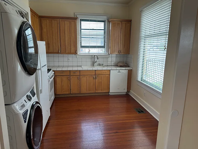 572 21st St #572 — Photo 3