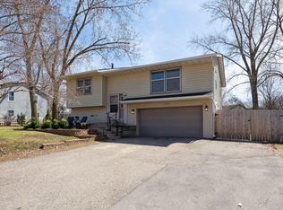 227 Highwood Dr, Chaska, MN 55318