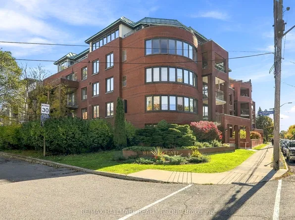 959 N River Rd #401, Ottawa, ON K1K 3V3
