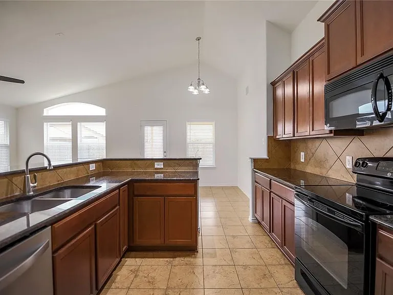 137 Langtry Ln — Photo 14