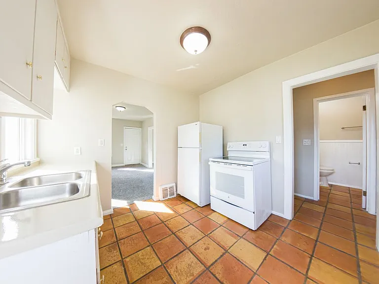 1001 Maish Ave — Photo 10