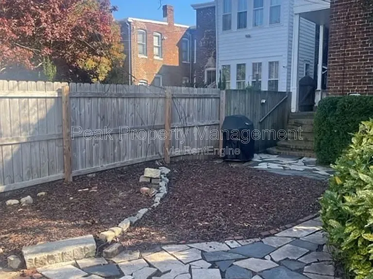216 N 32nd St #A — Photo 18