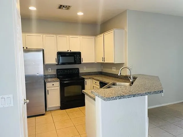 4 bed, 1653 sqft, $2,400 — Photo 4
