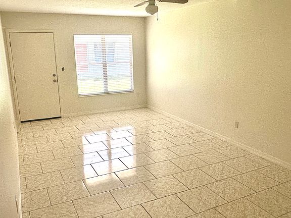 4th image of 4328 Edgewater Dr APT E105