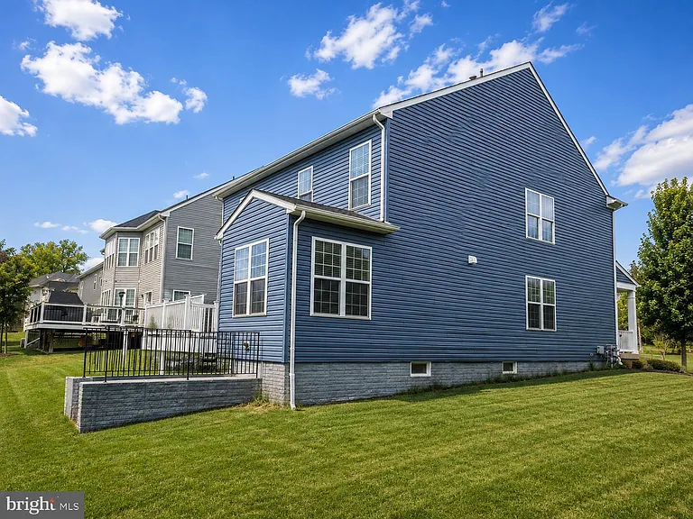 3332 Burton Dr — Photo 4