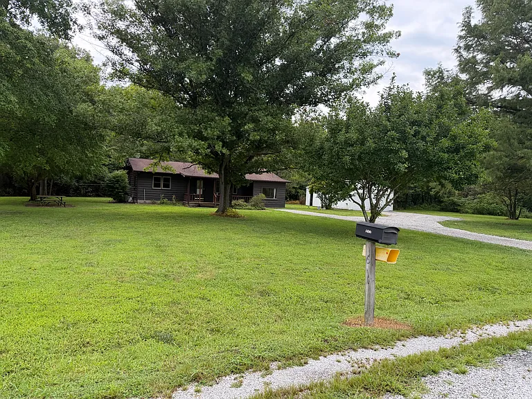 611 Randolph Rd — Photo 2