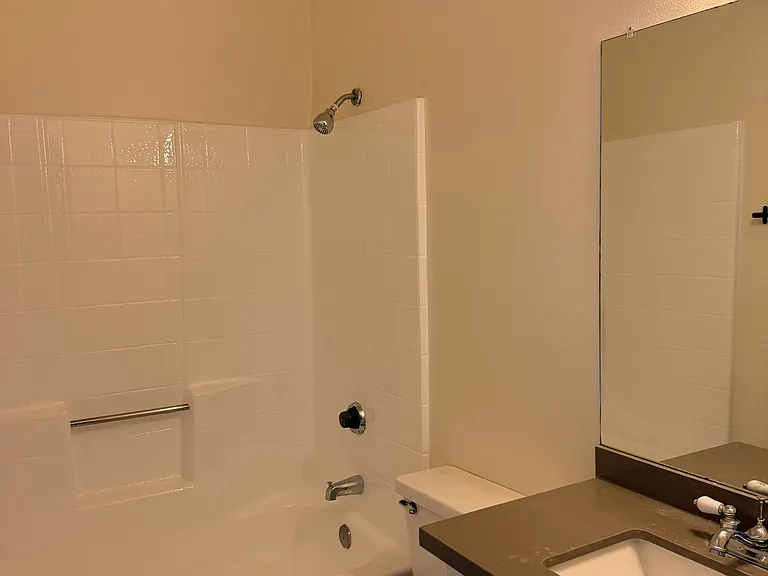 927 S Charlotte Ave #E — Photo 5