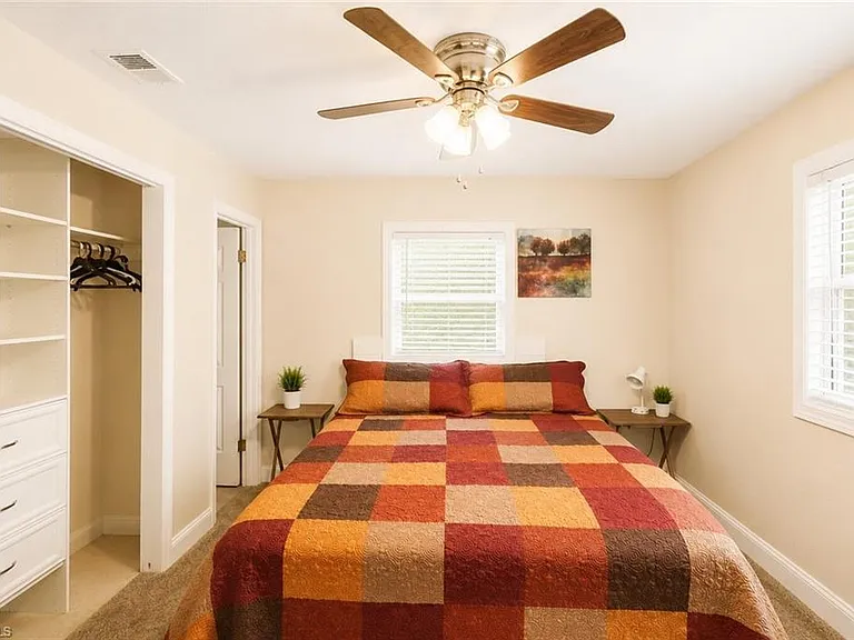 655 SW Pointview Rd — Photo 15