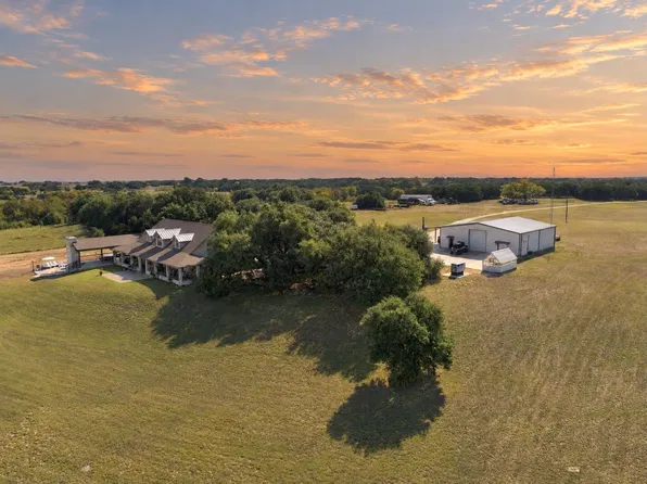 2704 Fm 2490, Clifton, TX 76634