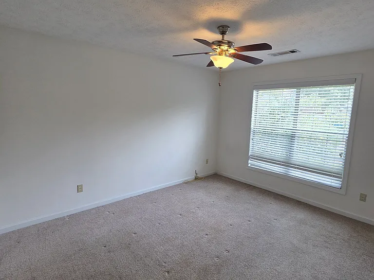 4585 Brook Farms Ct — Photo 14