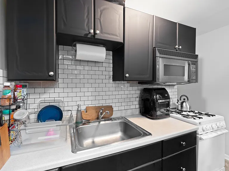 130 Adams St #2 — Photo 7