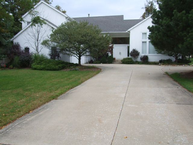1st image of 145 Valencia Cir