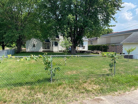 Oversized / Fenced backyard