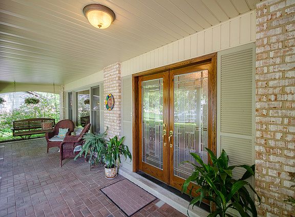 4th image of 23W281 Creek Ct