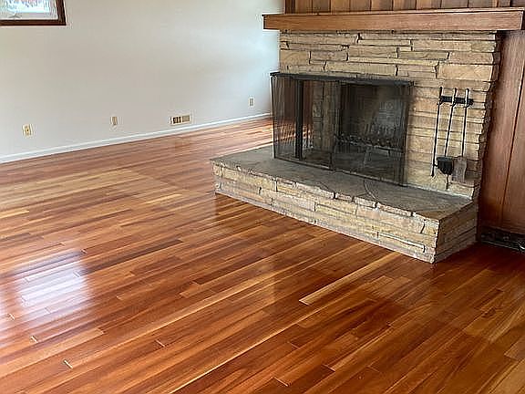 2nd image of 1109 S Westlawn Ave