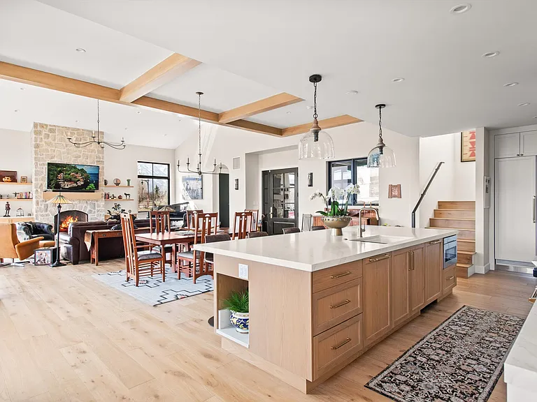 110 Bowles Dr — Photo 16