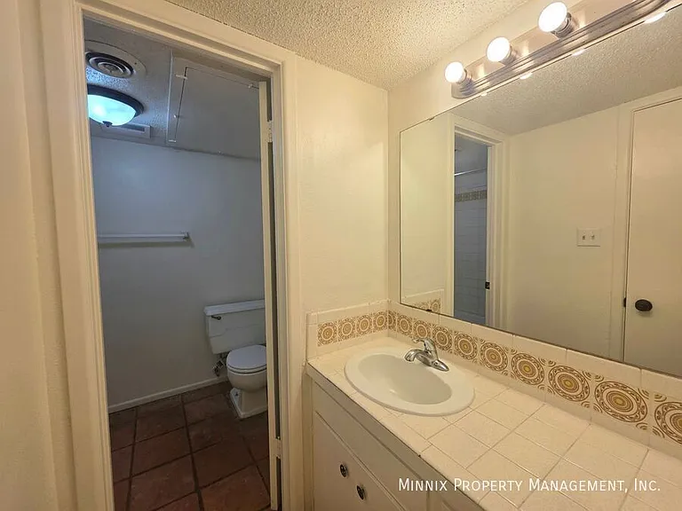 Whispering Oaks 1904 N. Midland — Photo 43