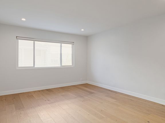3rd image of 153 S Palm Dr #1