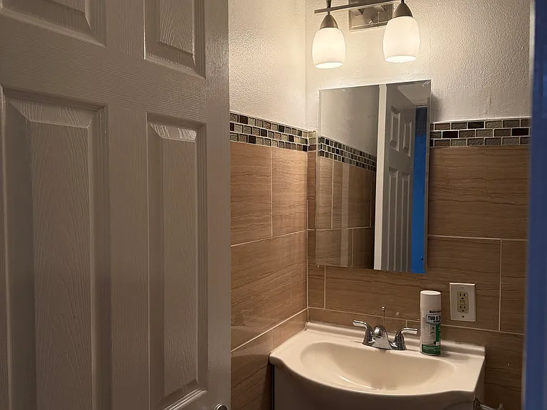 1054 E Salt Lake St #4 — Photo 7