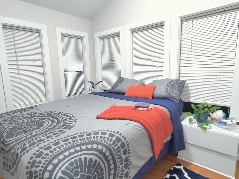 2nd image of 117 Kenilworth Pl