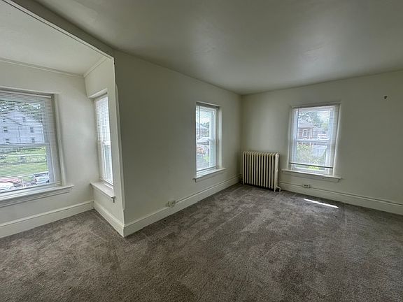 5th image of 147 S 3rd St Floor 2