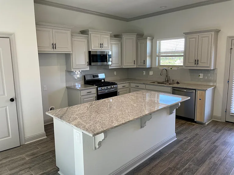 1187 Lakehaven Dr — Photo 2