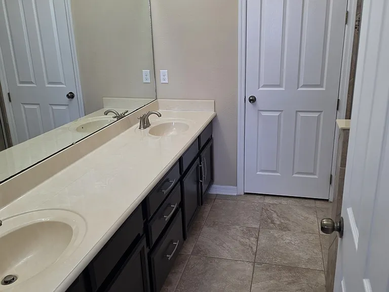 1981 Saffron Ct — Photo 2