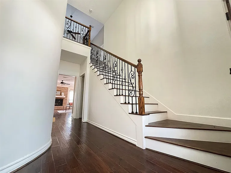 1715 Country Squire Dr — Photo 14