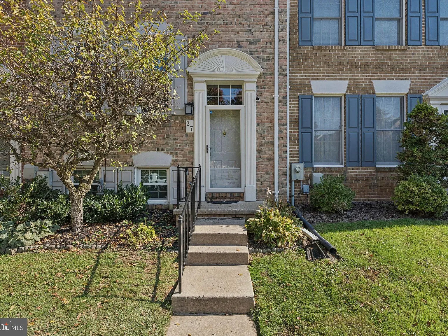 4 bed, 3.5 bath, 2200 sqft, $3,100 — Photo 3