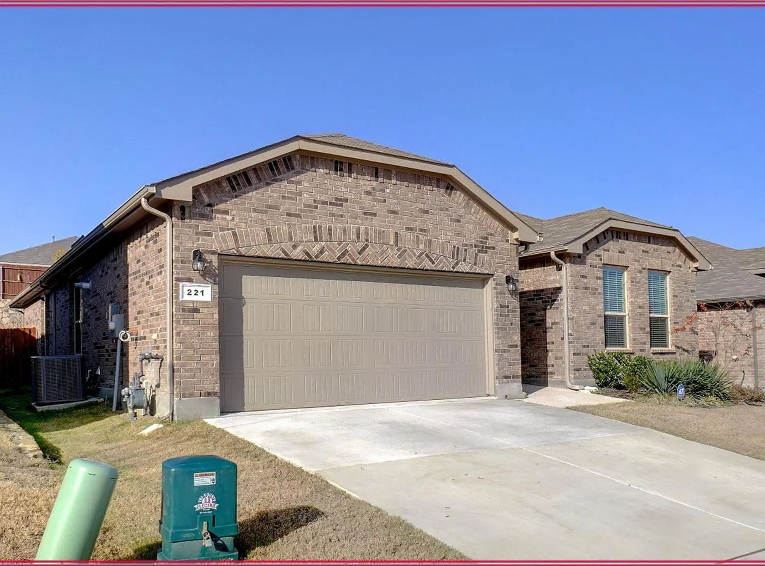 4 bed, 2200 sqft, $2,900 — Photo 2