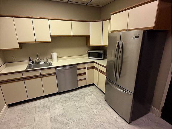 5th image of 43 S 9th St #103