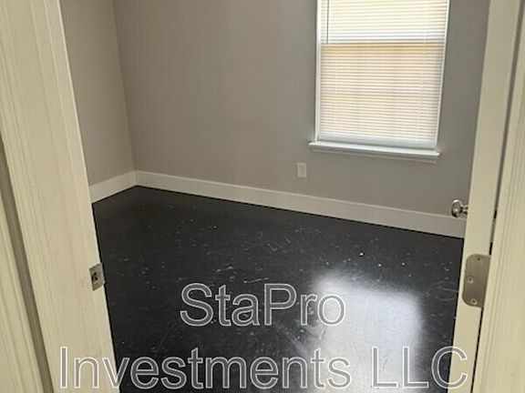 4th image of 202 Village Pl