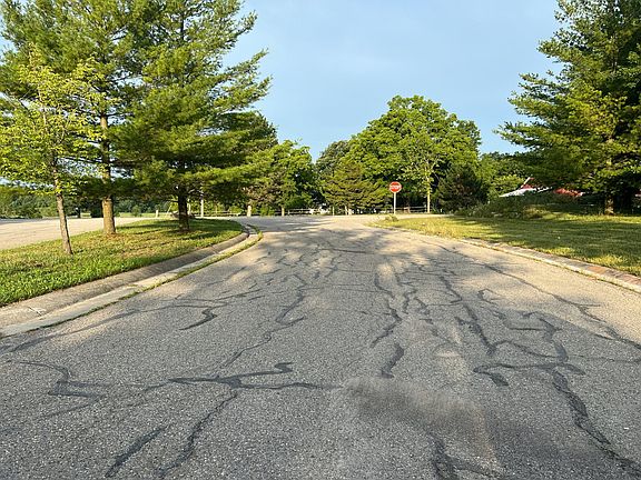4th image of 10280 Lakeshore Dr E