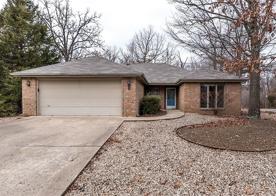 1st image of 2 Dumfries Ln