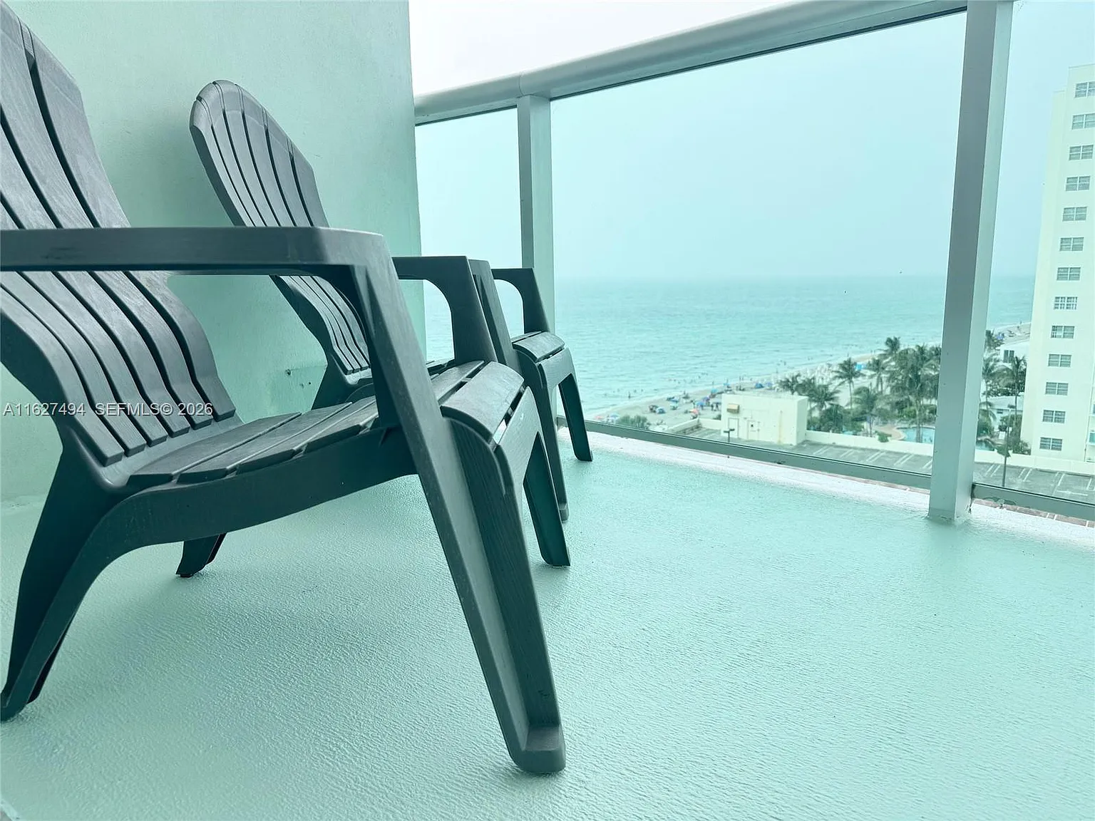 Tides On Hollywood Beach — Photo 4