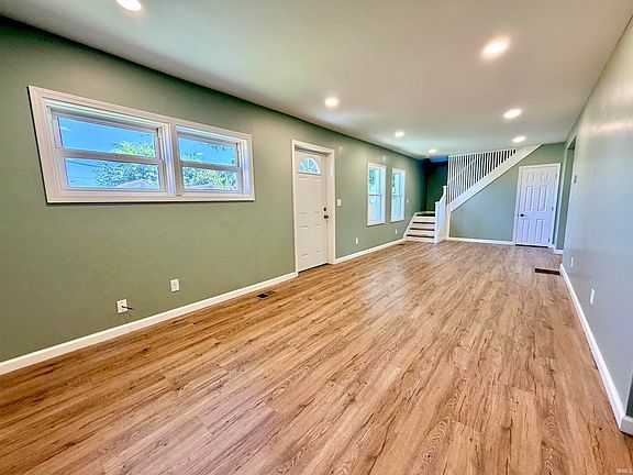 2nd image of 1207 E Eichel Ave