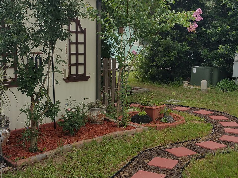 1st image of 3 Desoto Ave