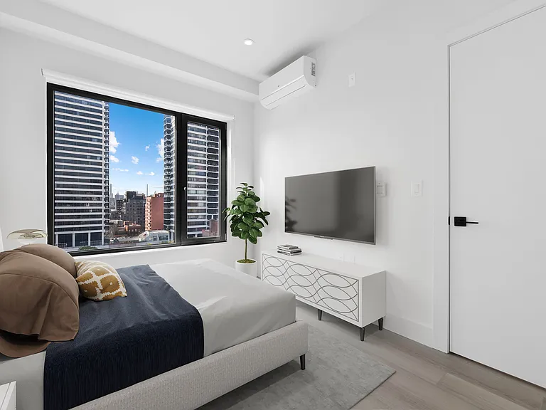 215 E 124th St #7B — Photo 3