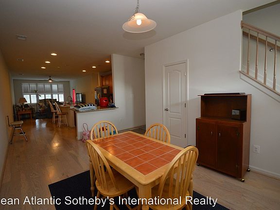 3rd image of 16979 Bellevue Ct