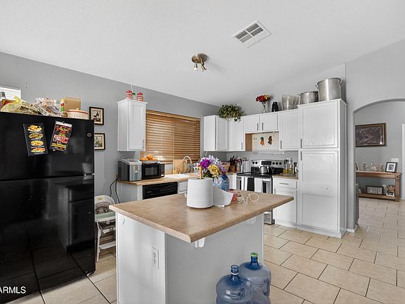 5th image of 1635 E ASH Avenue