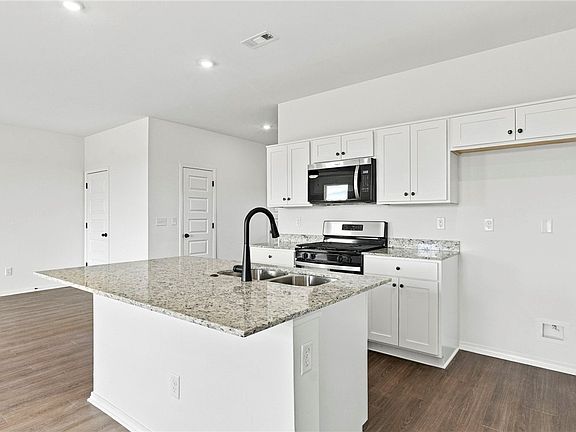 4th image of 4022 Basin Springs Ave
