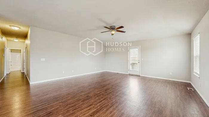 4 bed, 3.0 bath, 1909 sqft, $2,410 — Photo 4