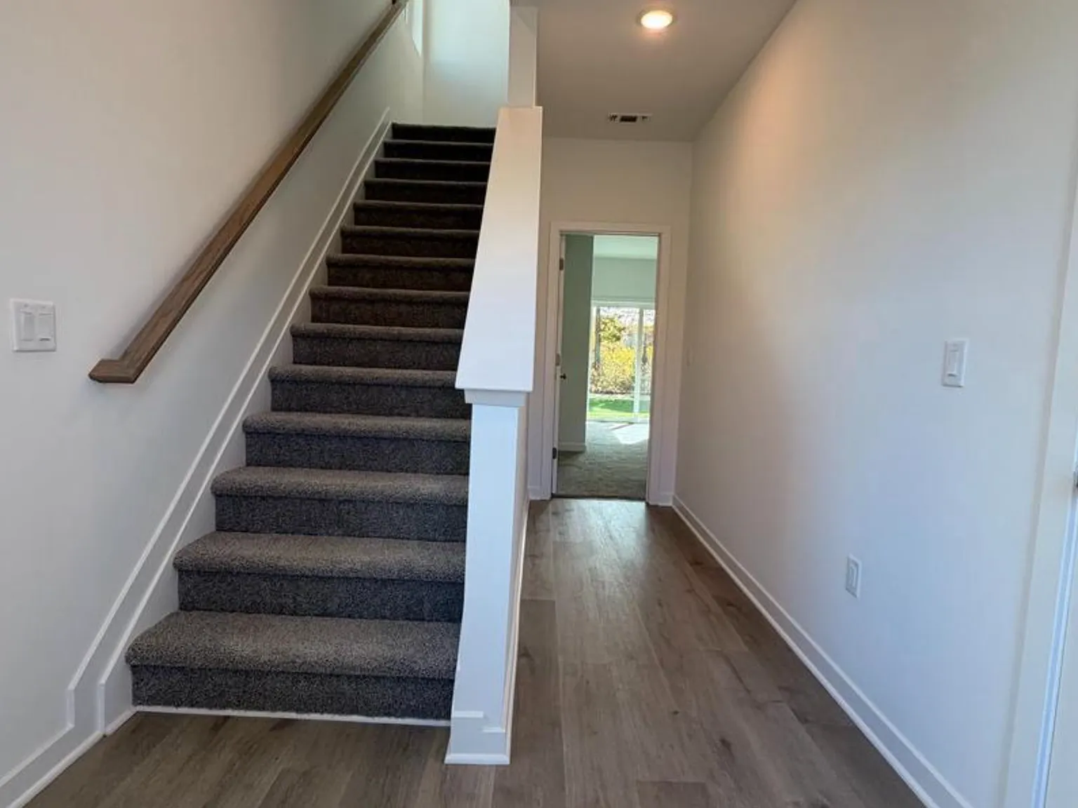 4 bed, 3.5 bath, 1927 sqft, $3,300 — Photo 2