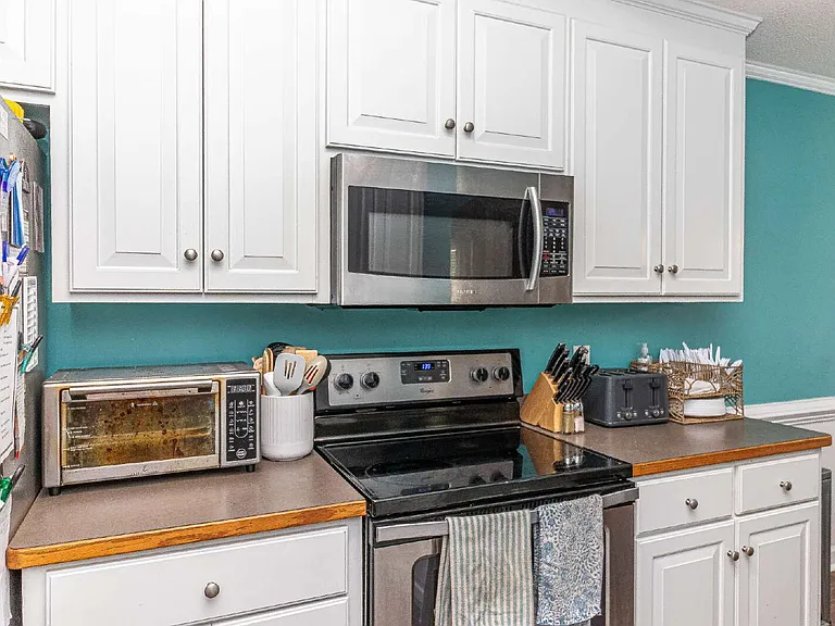 200 Ashworth Dr — Photo 30
