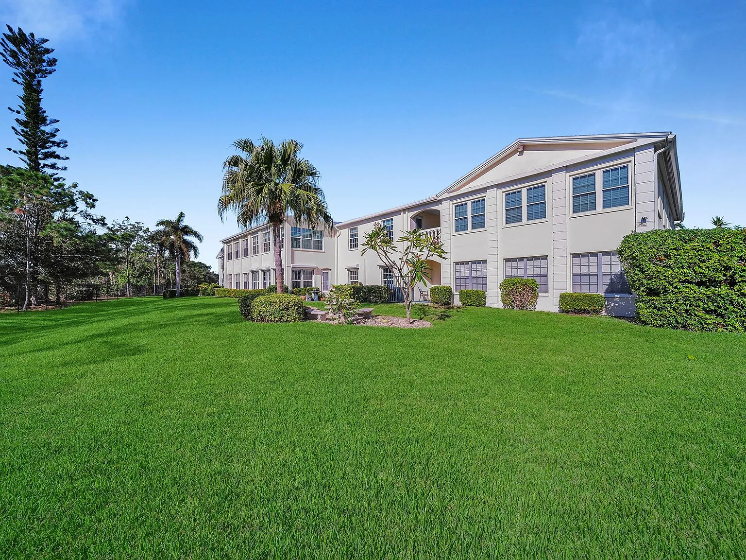 13540 Stratford Place Cir — Photo 1