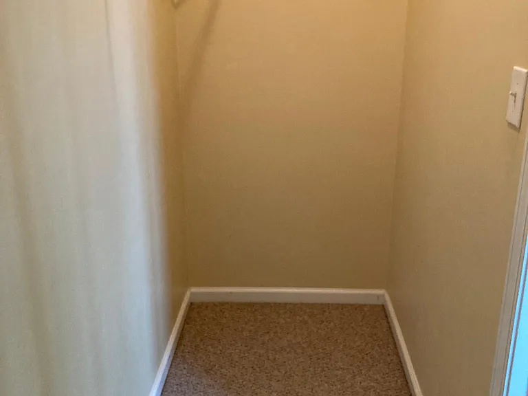 MASTER WALKIN CLOSET