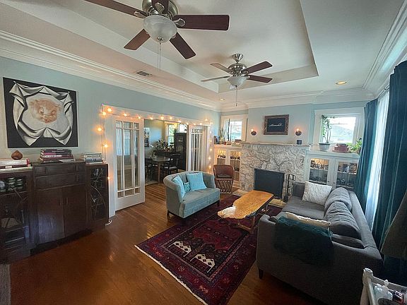 2nd image of 1030 W Mistletoe Ave