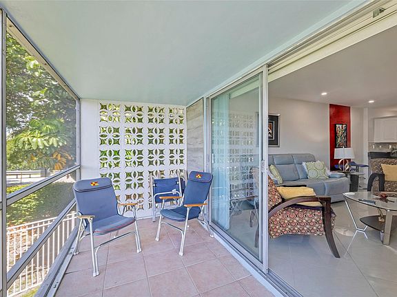 4th image of 1100 Pine Drive #201